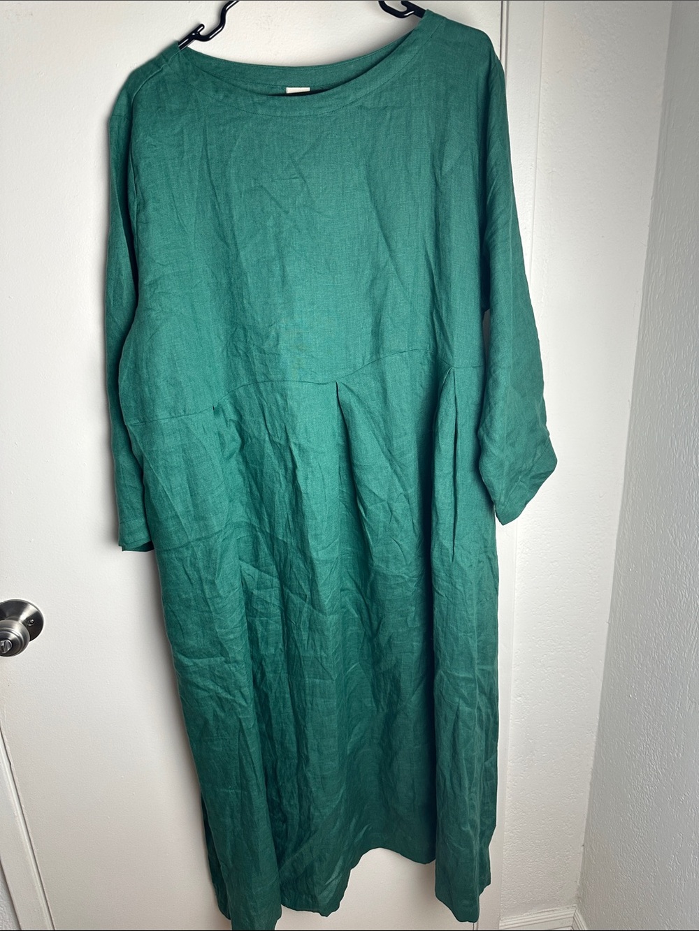 Lintico Women's Green Linen Midi Dress with Long Sleeves